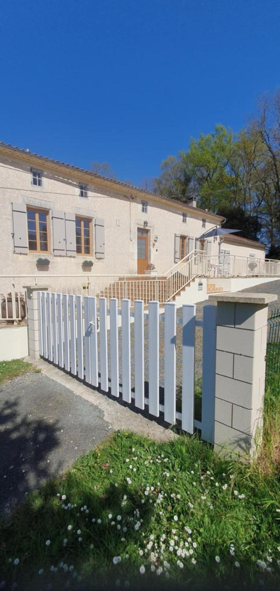 Maison 2 Chambres Au Calme Saint-Bonnet-sur-Gironde Extérieur photo